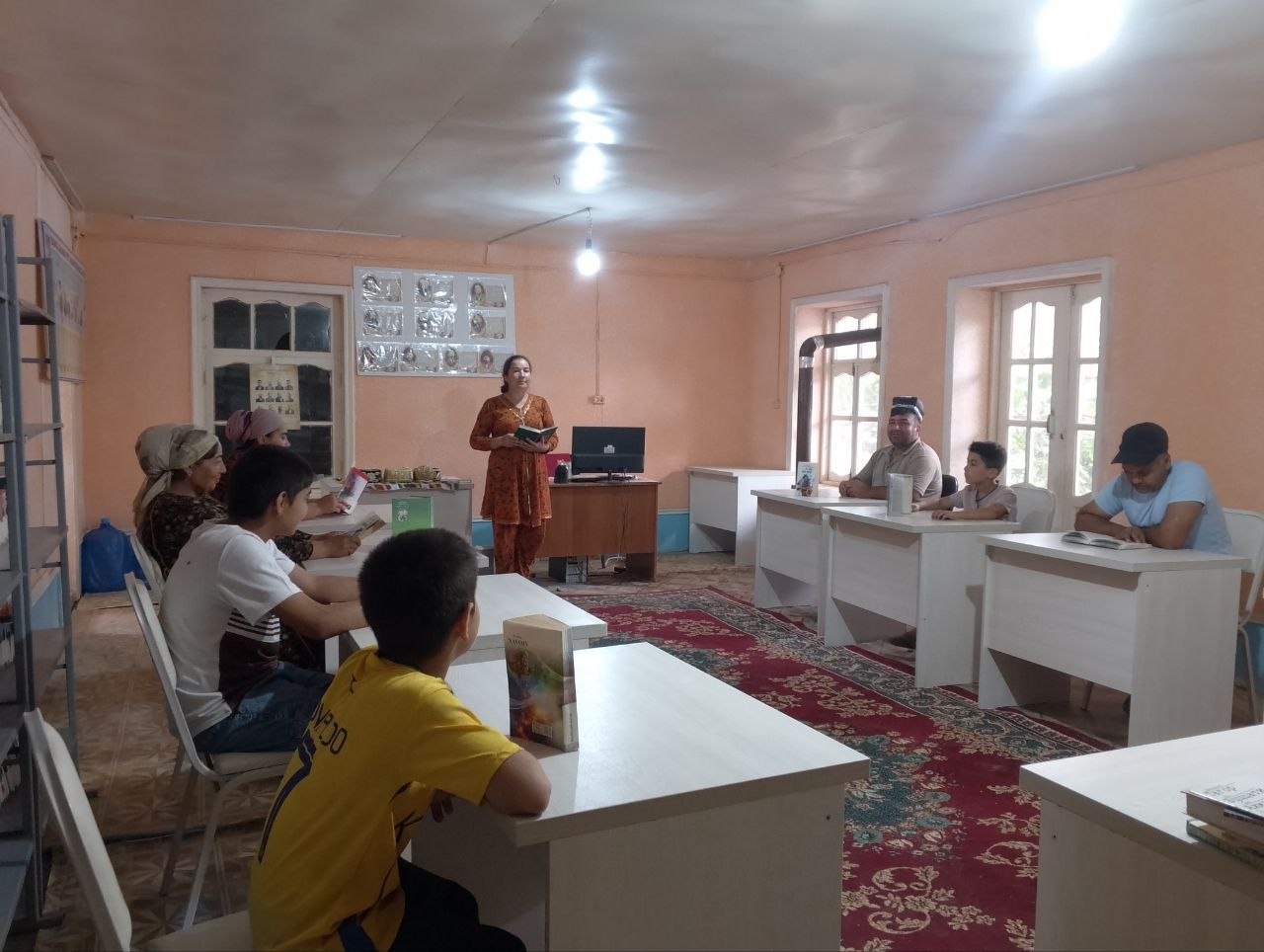 14 – may kuni Qorovulbozor tumani Axborot – kutubxona markazi filiali “Boʻston MFY” kutubxonasida 15 – may Xalqaro oila kuni munosabati bilan kutubxonada ” Oila – muqaddas maskan va kitobxonlik oiladan boshlanadi” deb nomlangan davra suhbati oʻtkazildi.