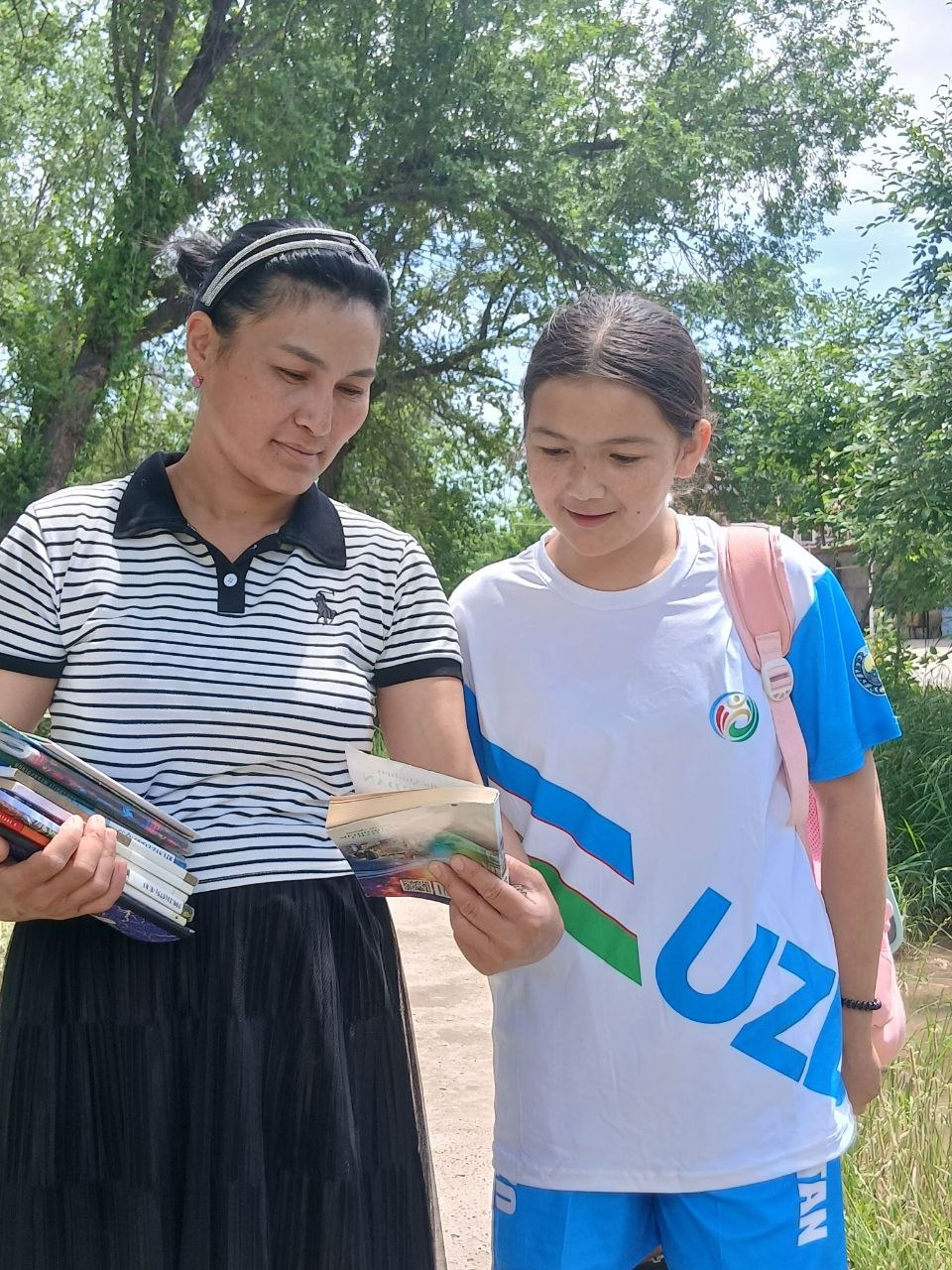 Qorovulbozor tumani ” Navbahor ” MFY da joylashgan kutubxonamizda 22- may sanasida ” Yo’ l- yo‘lakay kitob o‘qiymiz ” nomli suhbat bo‘lib o‘tdi .