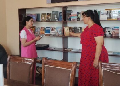 “Nuroniylar jamg‘armasi” bilan hamkorlikda “Moviy chamadon” loyihasi asosida ko‘chma kutubxona faoliyati tashkil etildi.